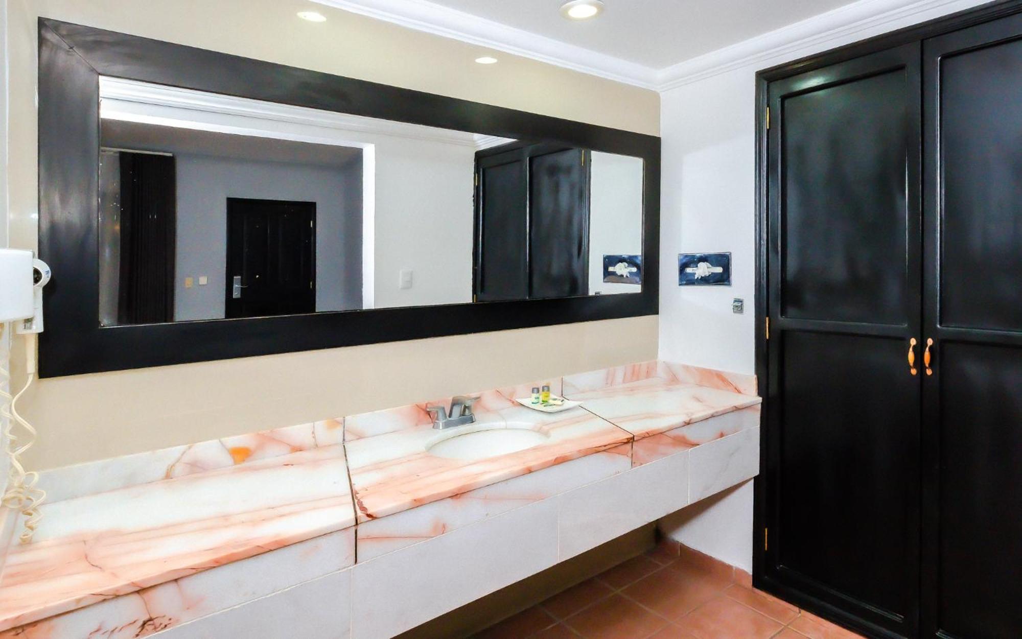 Inhouse Select Hacienda Tres Rios Hotel Culiacan Ngoại thất bức ảnh